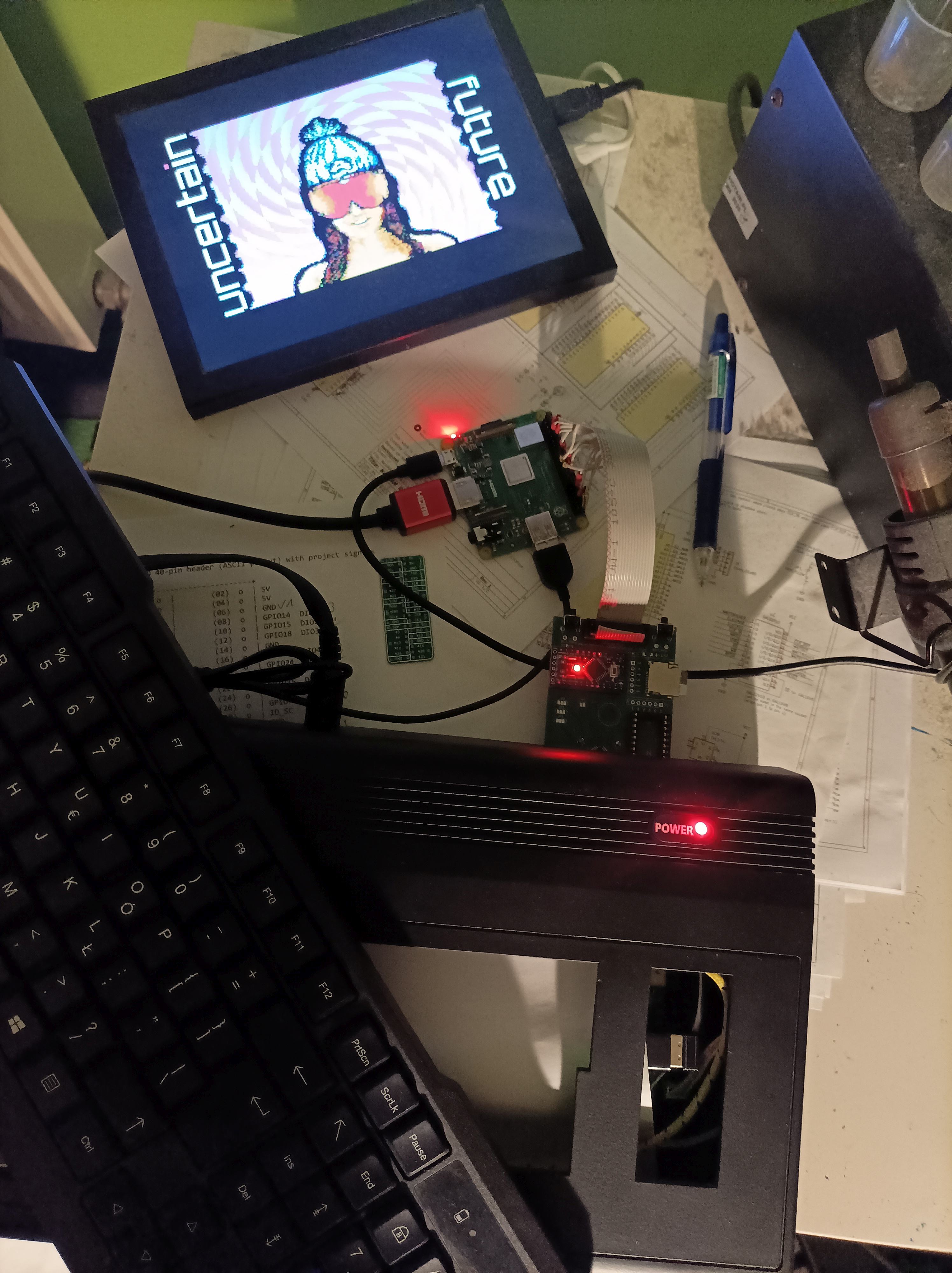 yes, that's a wireless USB keyboard for C16