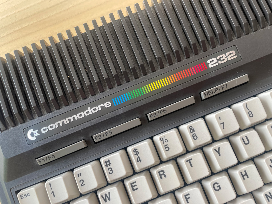 Commodore 232 AA5 000115 Logo